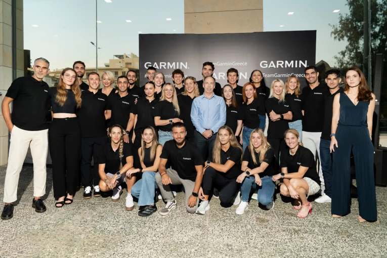          Team Garmin Greece| Στο κέντρο ο ΓΓ Αθλητισμού Γιώργος Μαυρωτάς     