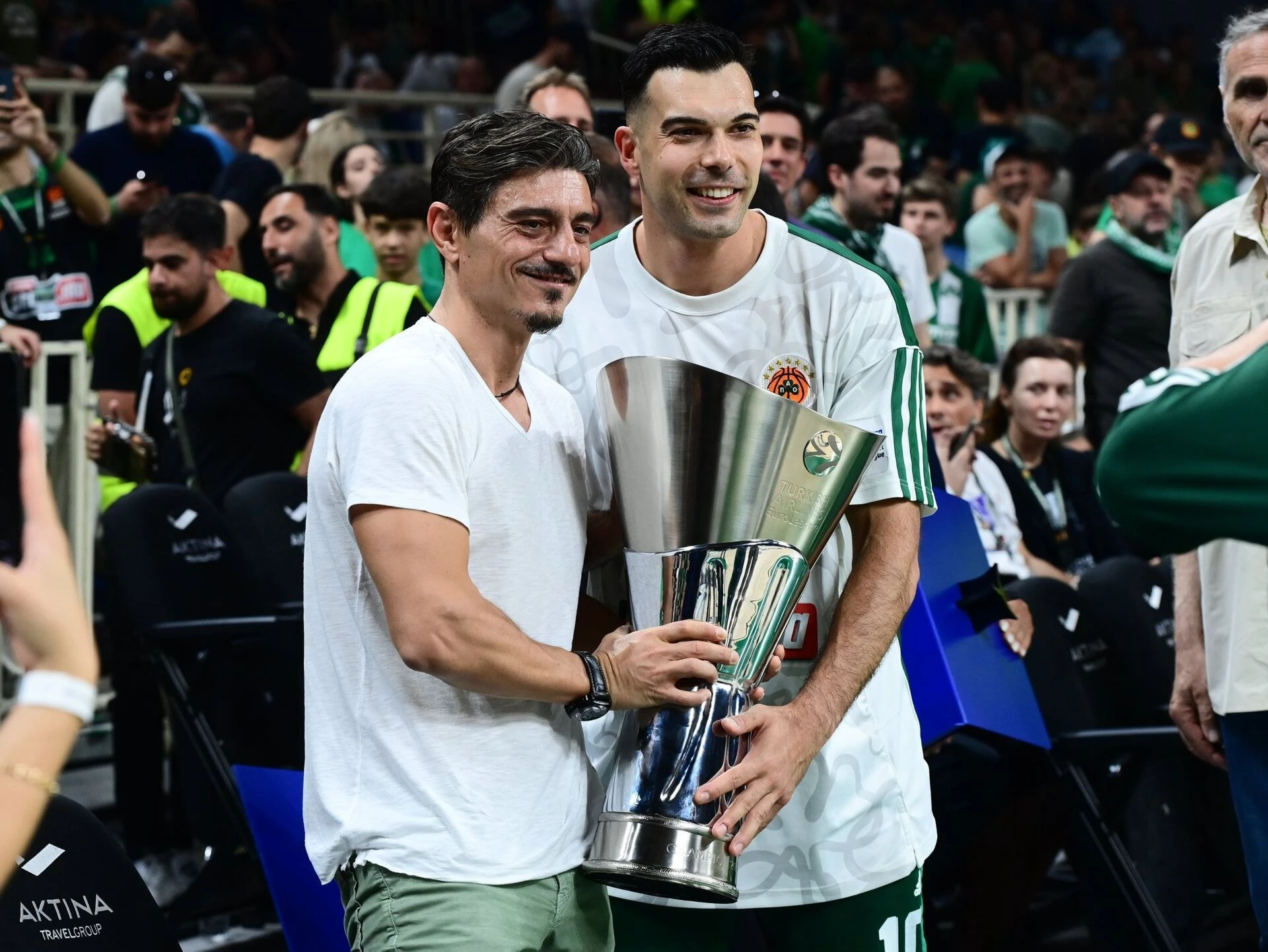 Ο Δημήτρης Γιαννακόπουλος με τον Κώστα Σλούκα/Πηγή: Eurokinissi