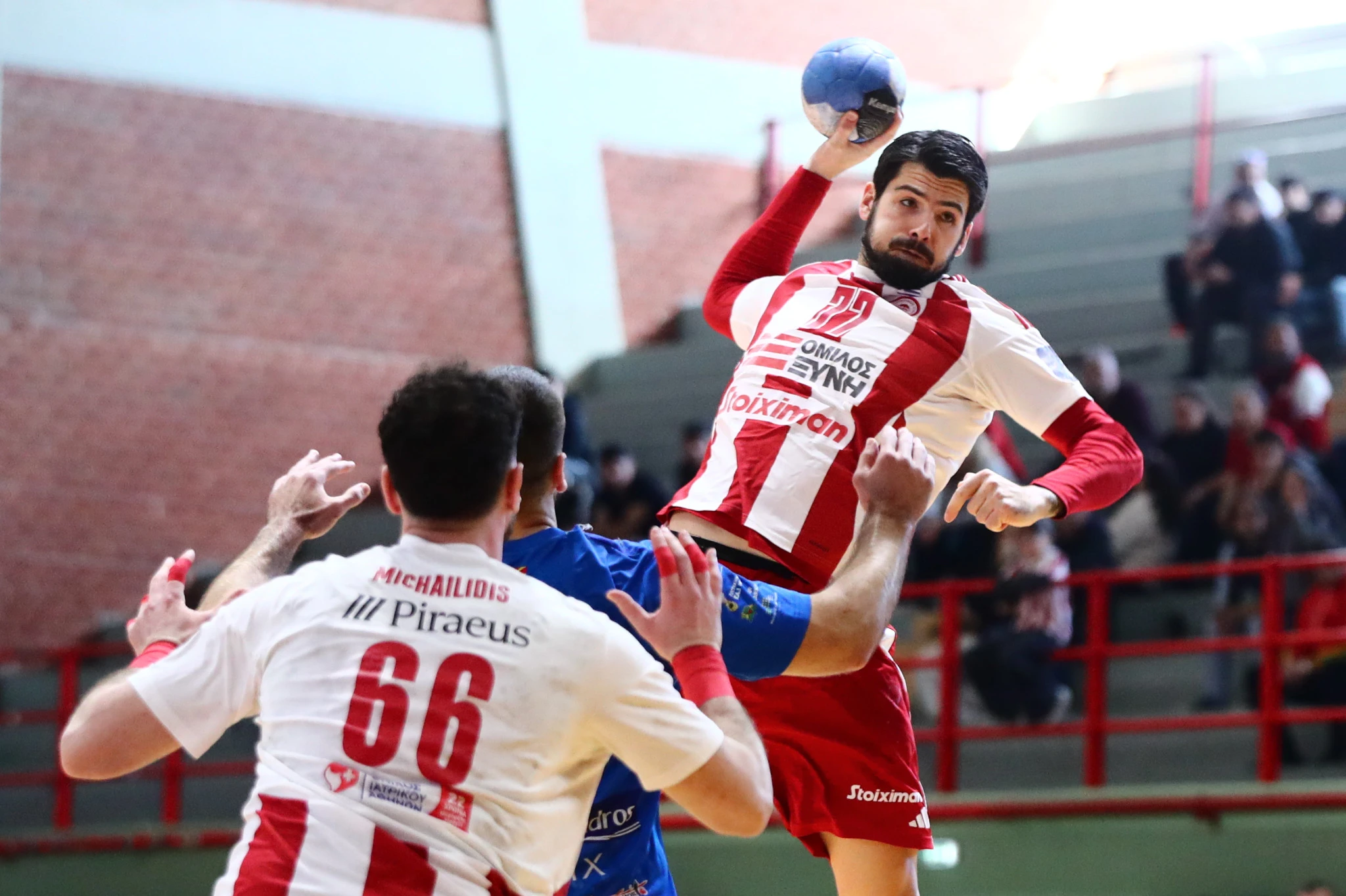 Ο Σάββας Σάββα του Ολυμπιακού σε σουτ / Πηγή: Eurokinissi
