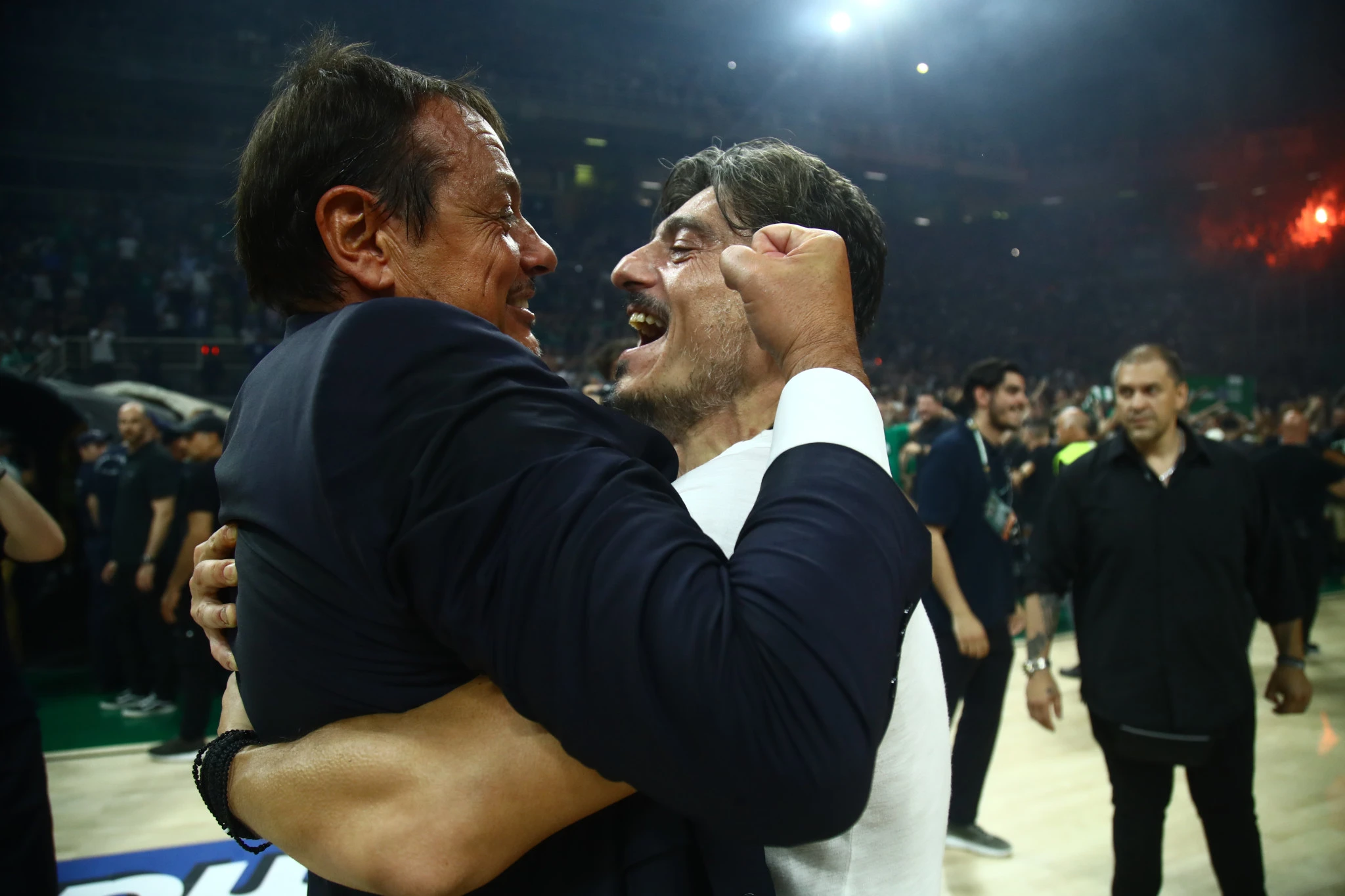 Στο πλευρό του Δημήτρη Γιαννακόπουλου κι ο Εργκίν Αταμάν / Πηγή: Eurokinissi