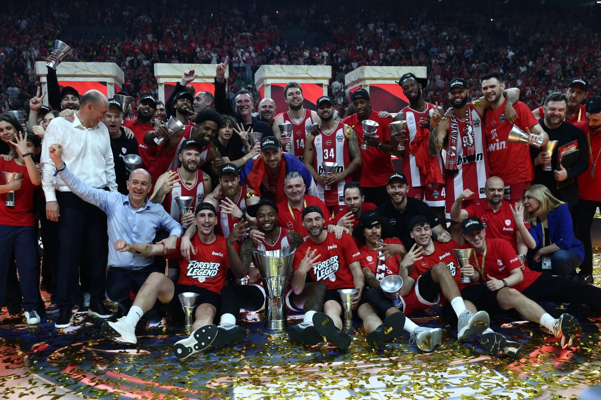 Ο Ολυμπιακός πανηγυρίζει την κατάκτηση της Euroleague - Πηγή: Intime