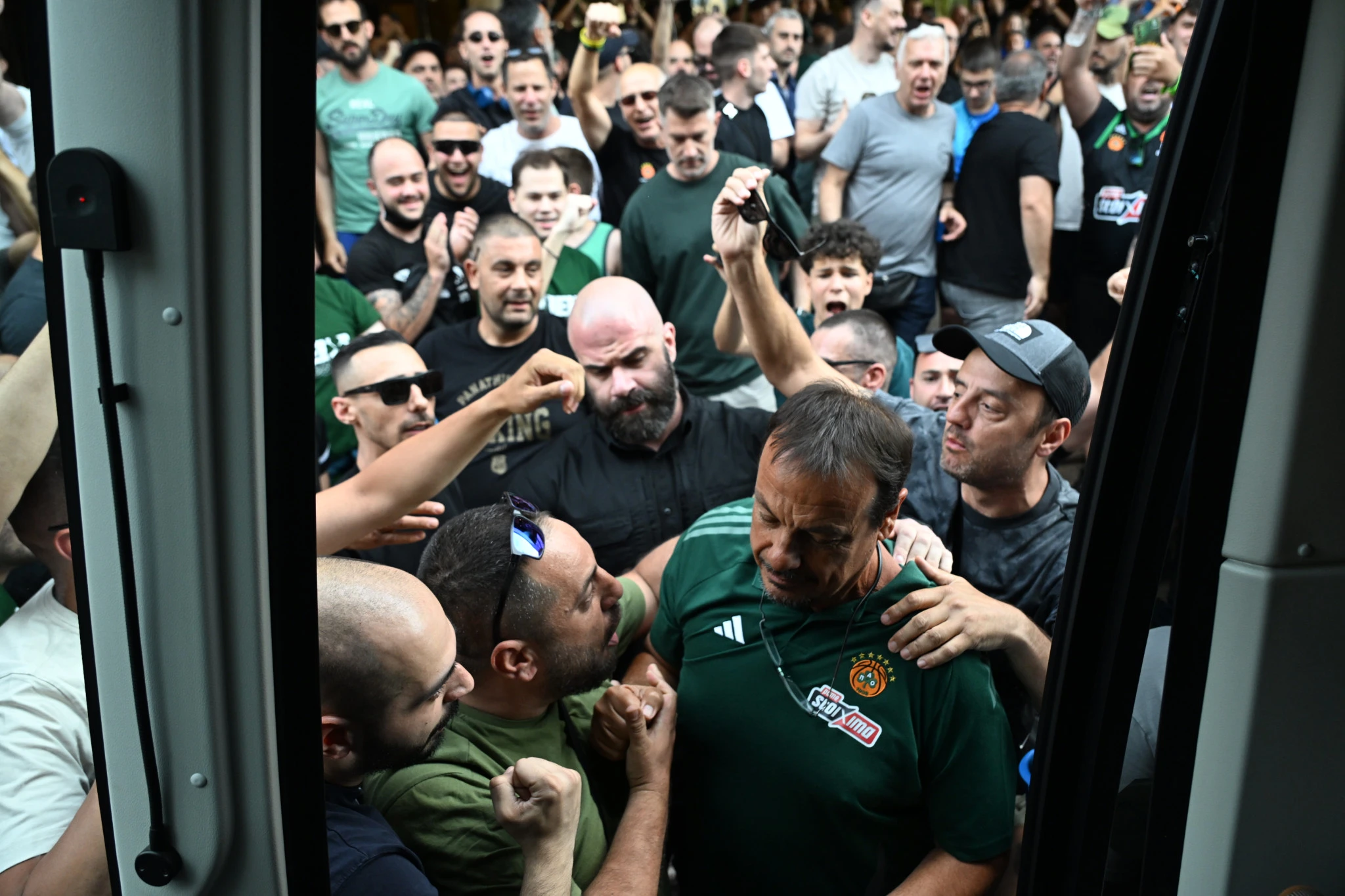 Αποθέωση για τον Αταμάν στην αναχώρηση του Παναθηναϊκού, Πηγή:&nbsp;Vaggelis Stolis