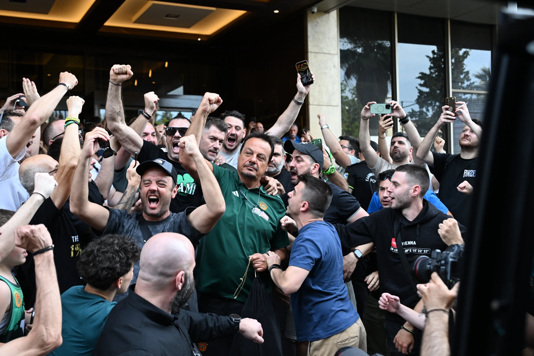 Αποθέωση για τον Αταμάν στην αναχώρηση του Παναθηναϊκού, Πηγή:&nbsp;Vaggelis Stolis