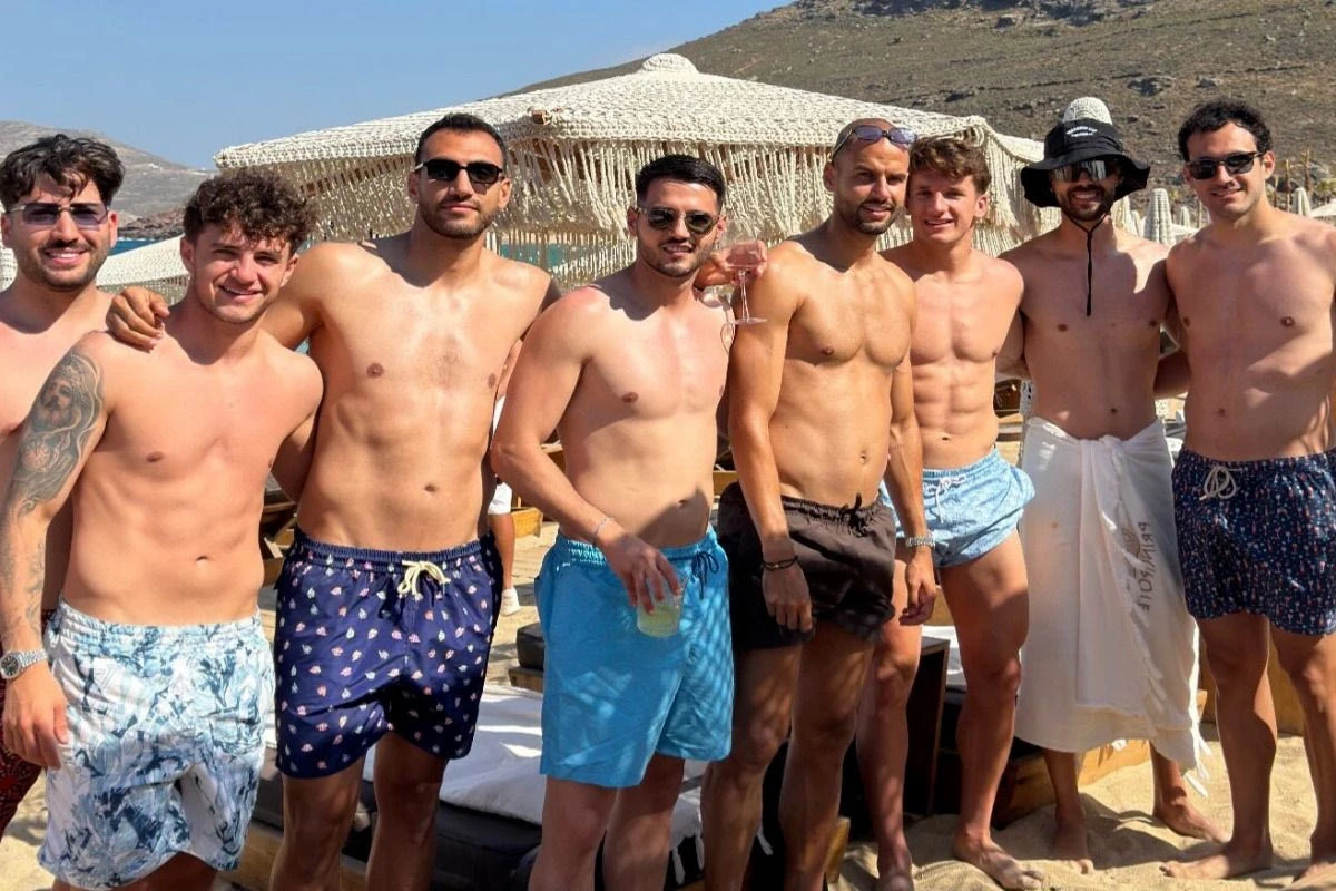 Στη Μύκονο οι παίκτες της Εθνικής για το bachelor του Παυλίδη/screenshot