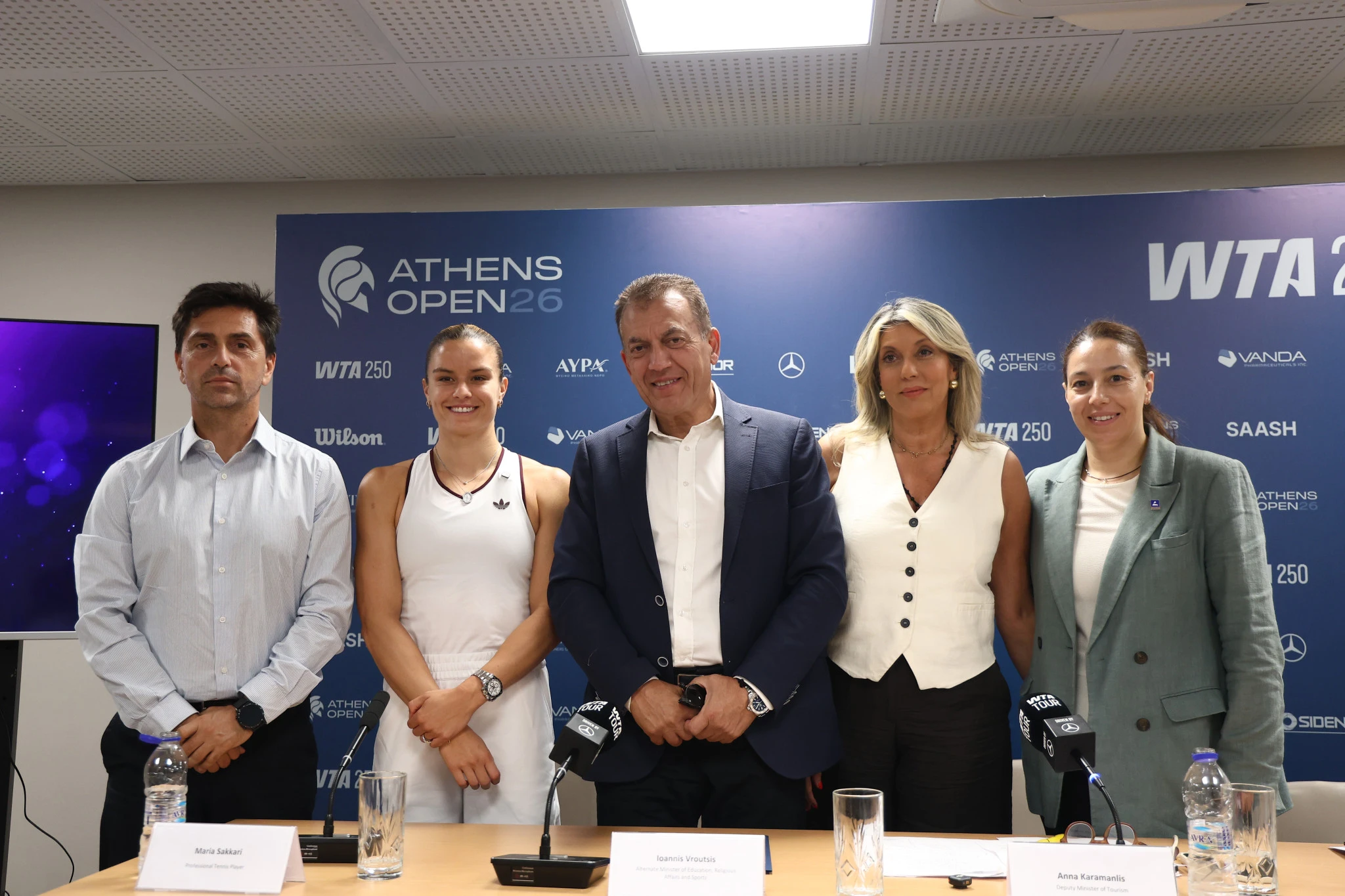 Η Μαρία Σάκκαρη, ο Ιωάννης Βρούτσης, η Άννα Καραμανλή και η Μαργαρίτα Βάρσου στη συνέντευξη Τύπου του Athens Open WTA 250 / Πηγή: Intime