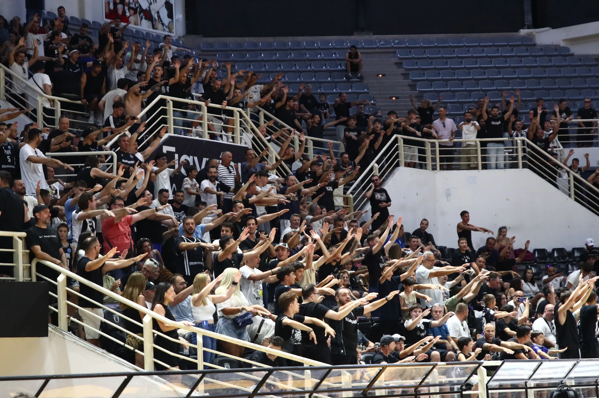 To «Παλατάκι» σε ρυθμούς Τζέντι Οσμάν / Eurokinissi