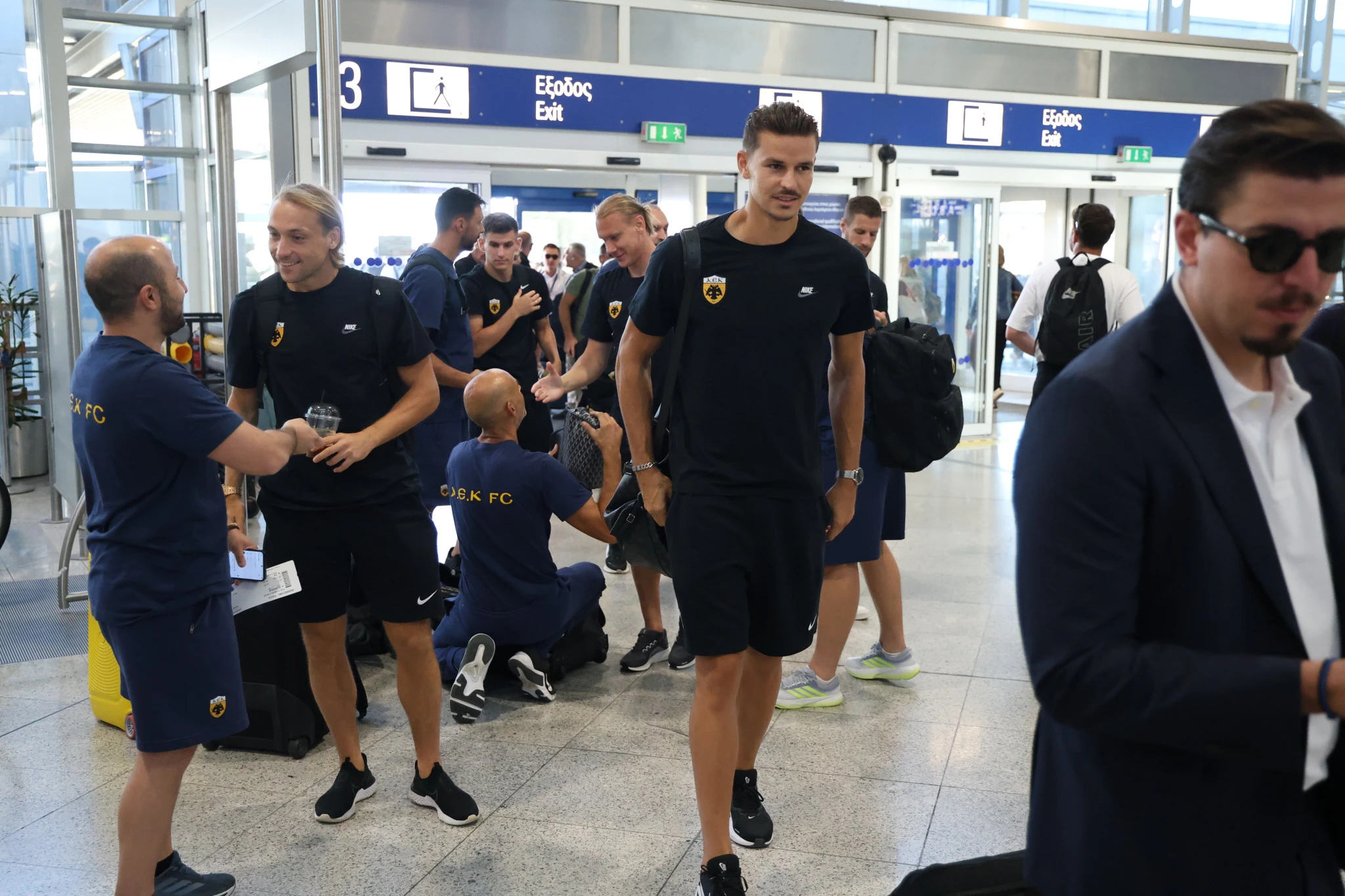 Στιγμιότυπο από την αναχώρηση της ΑΕΚ / Πηγή: Intime