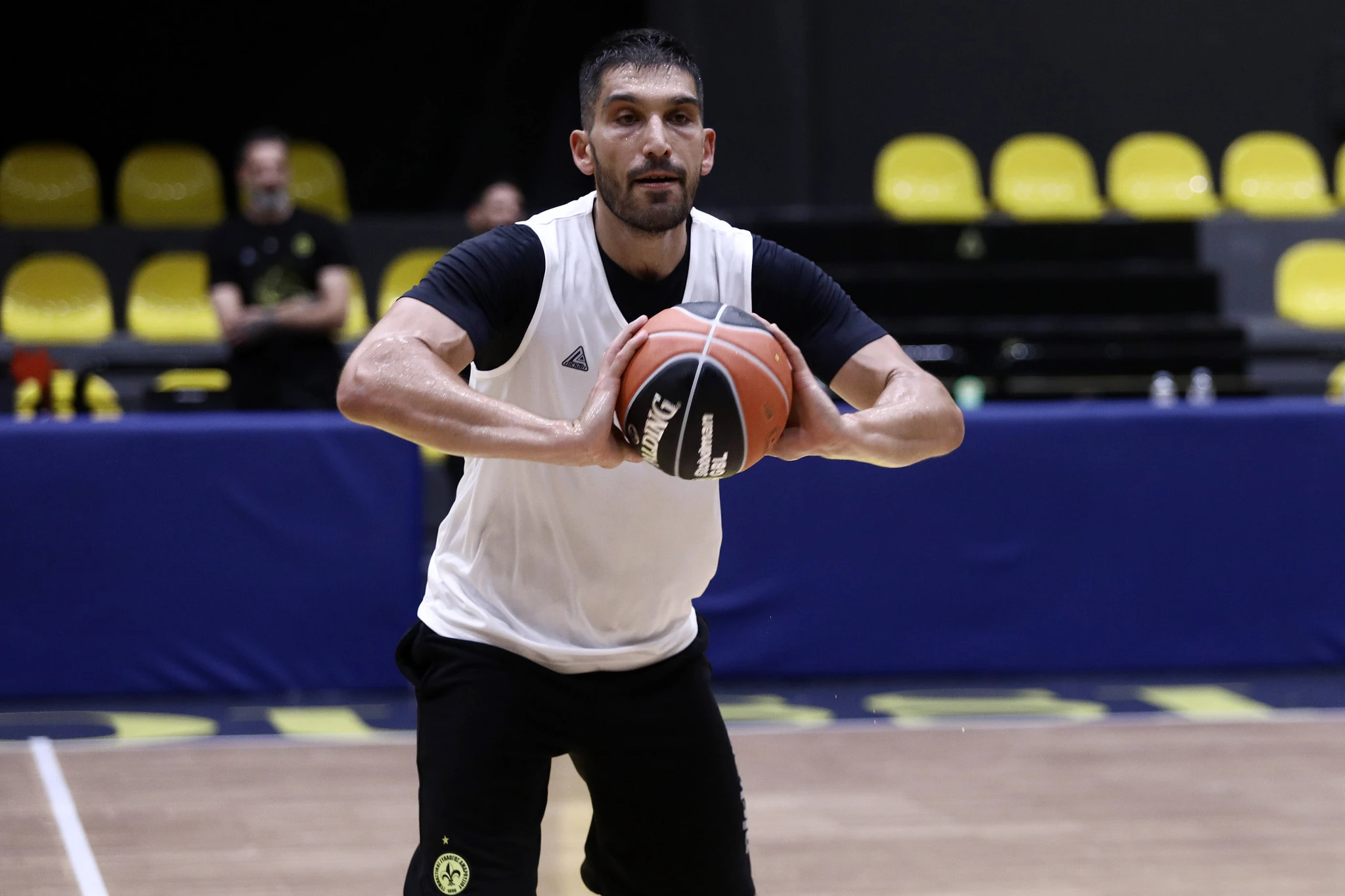 Ο Λεωνίδας Κασελάκης με τα χρώματα του Αμαρουσίου για πρώτη φορά / ΙΝΤΙΜΕ