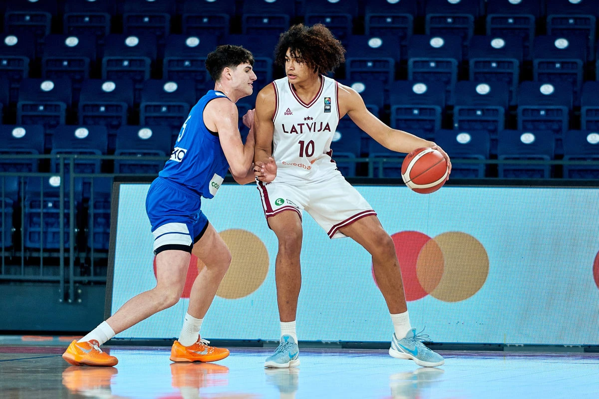 Ο Μπέντζαμιν Μπερουέ των Λετονών / FIBA Basketball photos