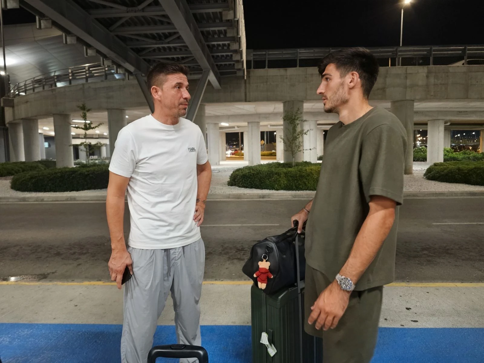 Ο Σούταλο με τον Ρουμπέν Ρέγες/Πηγή:arisfc