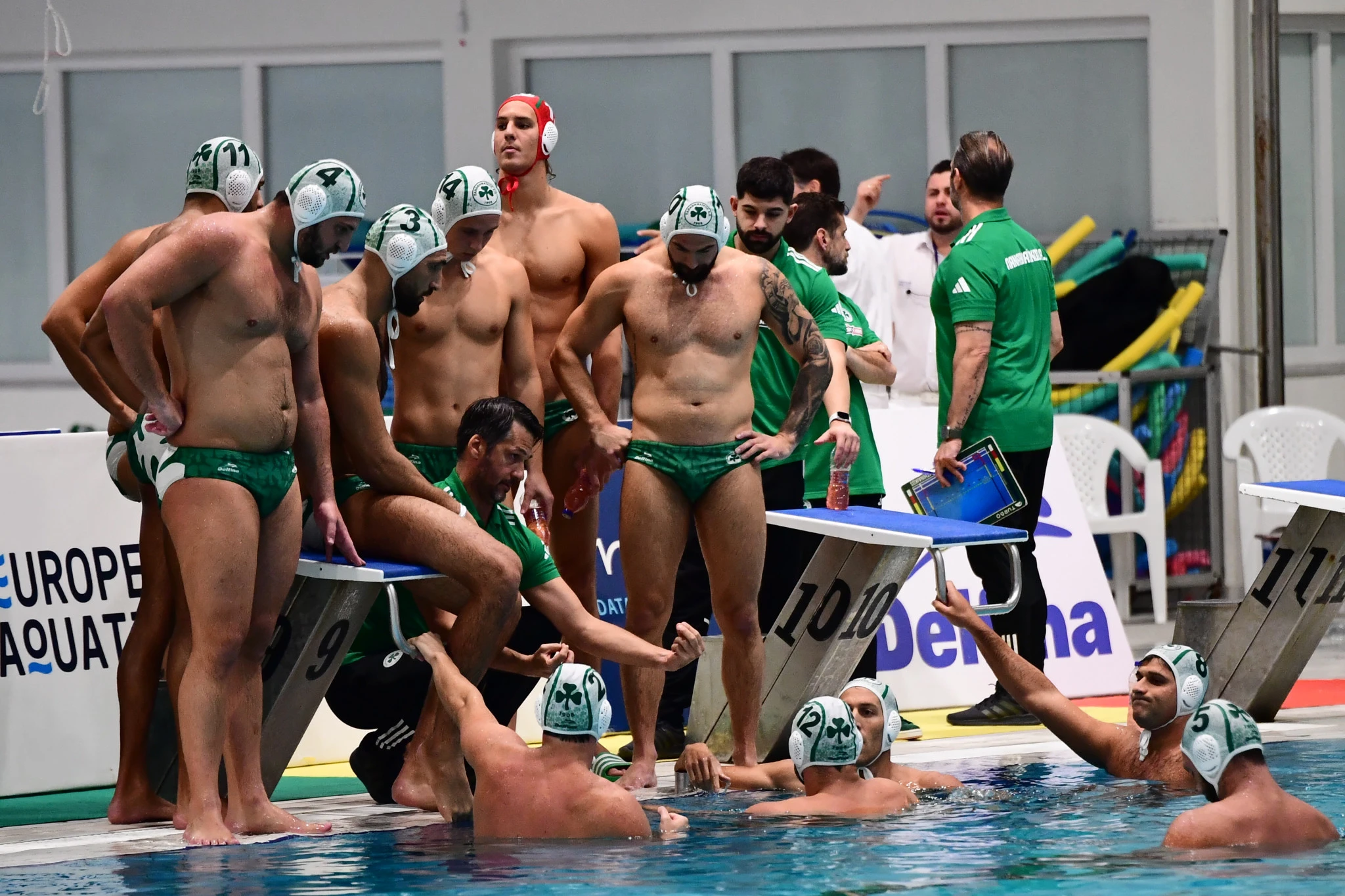 Ο Μάζης δίνει οδηγίες στους παίκτες του Παναθηναϊκο΄ύ / Πηγή: Eurokinissi