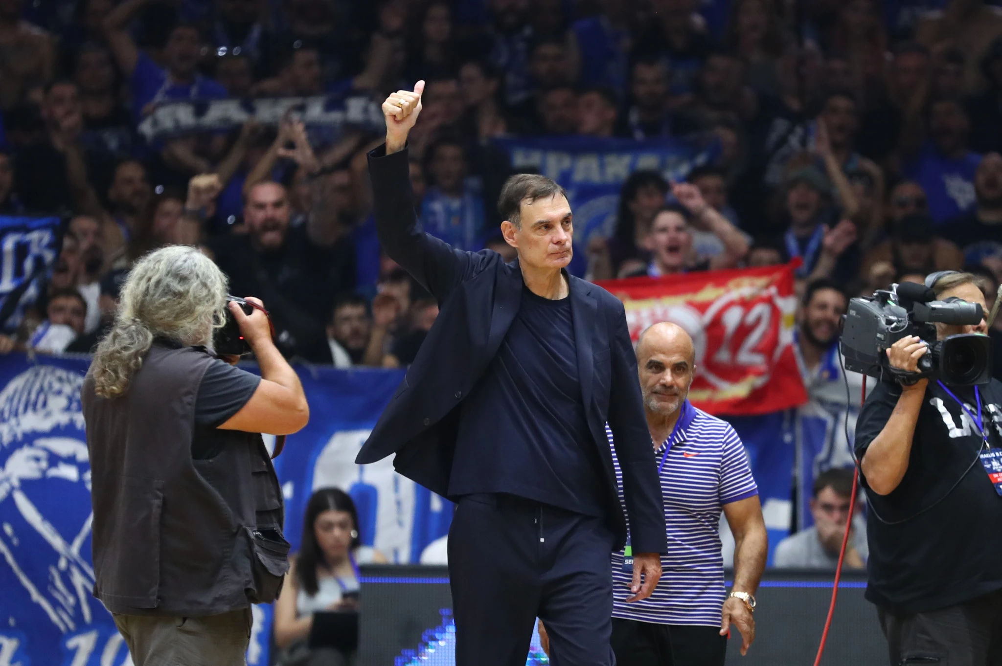 Η αντίδραση του Μπαρτζώκα στο Ιβανώφειο, όσο ακούγονταν τα υβριστικά συνθήματα / Eurokinissi