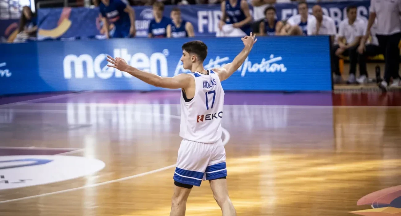 Ο Νεοκλής Αβδάλας με την Εθνική Νέων / Πηγή: FIBA