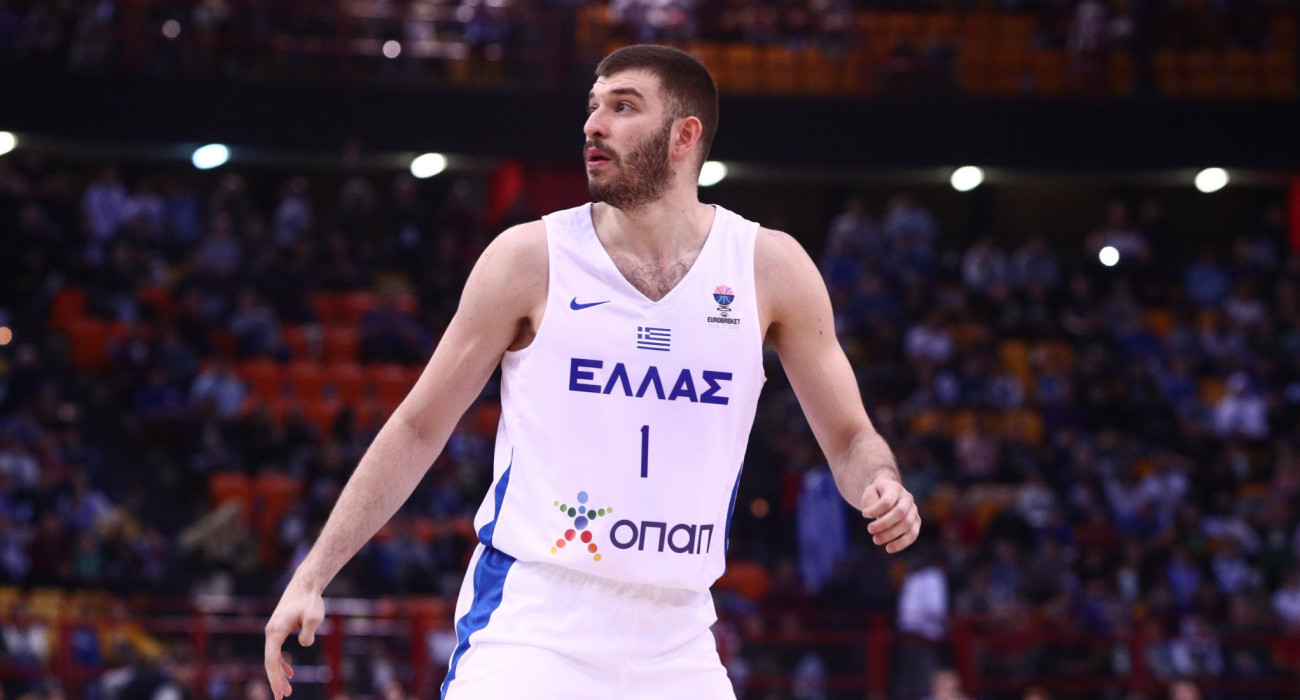 Ο Νίκος Ρογκαβόπουλος με τη φανέλα της Εθνικής, Πηγή: Eurokinissi