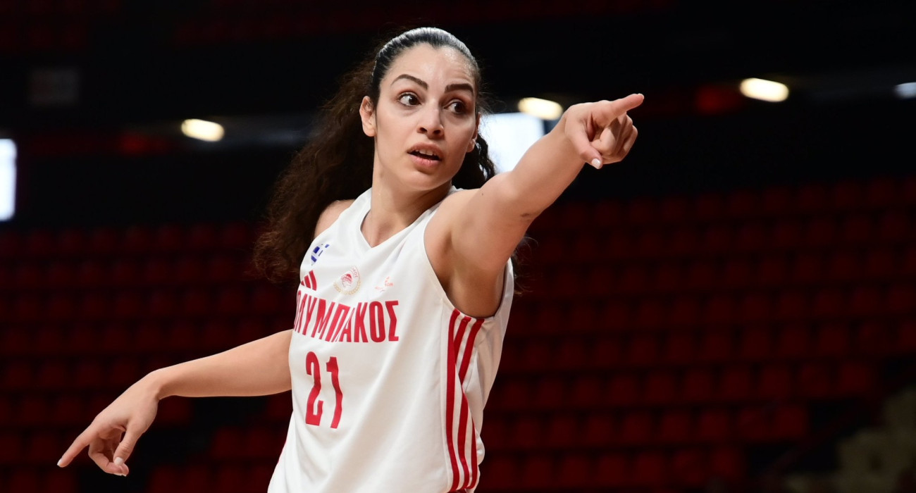 Η Ελεάννα Χριστινάκη με την ερυθρόλεκη φανέλα - Πηγή: Eurokinissi