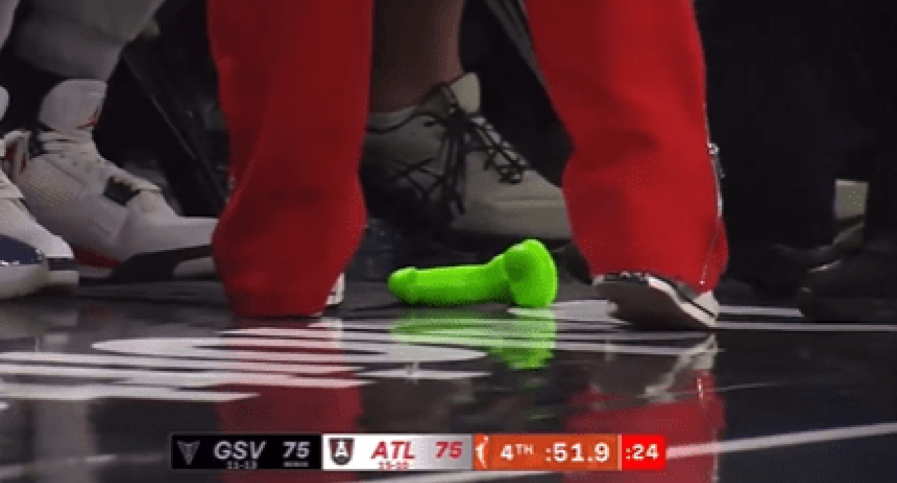 Αδιανόητο: Θεατής πέταξε sex toy σε αγώνα του WNBA! (video)