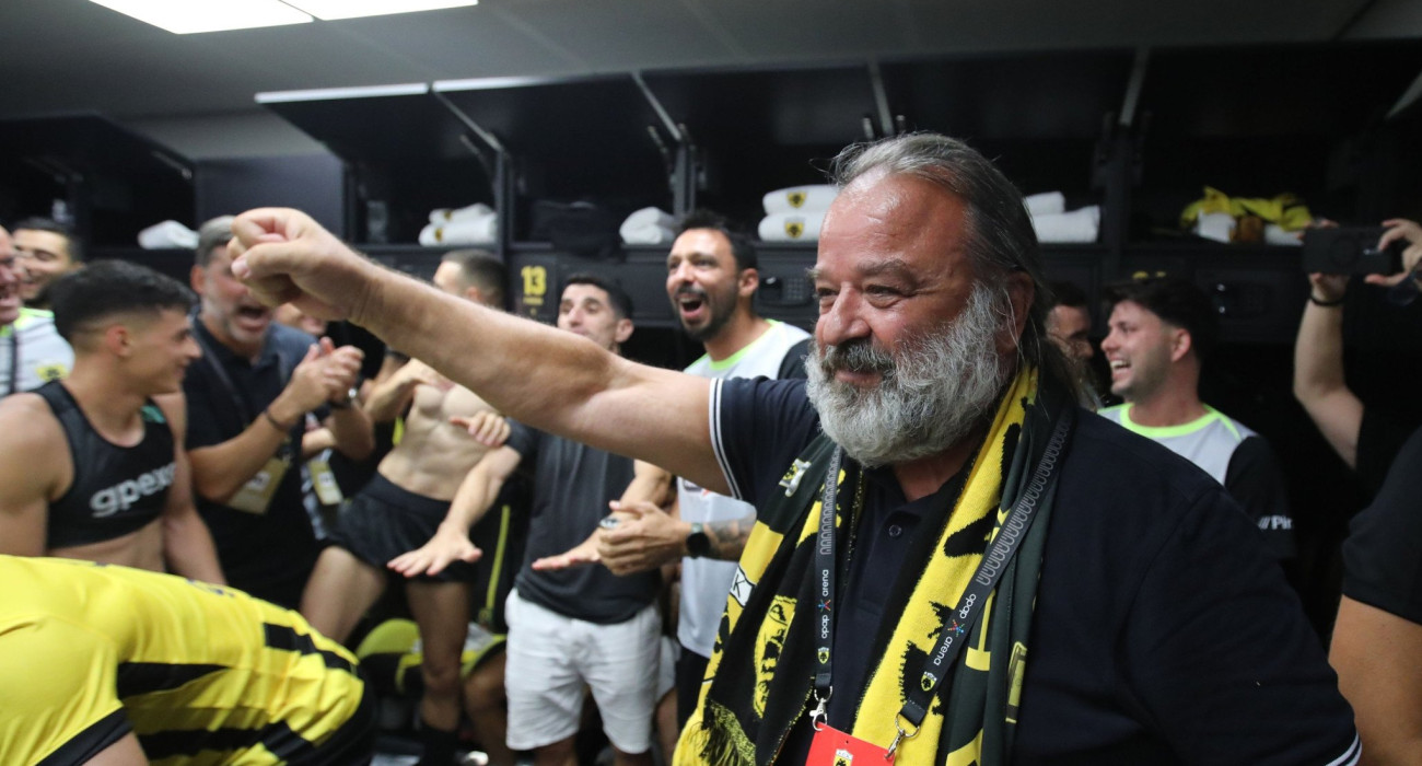 Ο Μάριος Ηλιόπουλος στα αποδυτήρια της ΑΕΚ / Πηγή: Intime