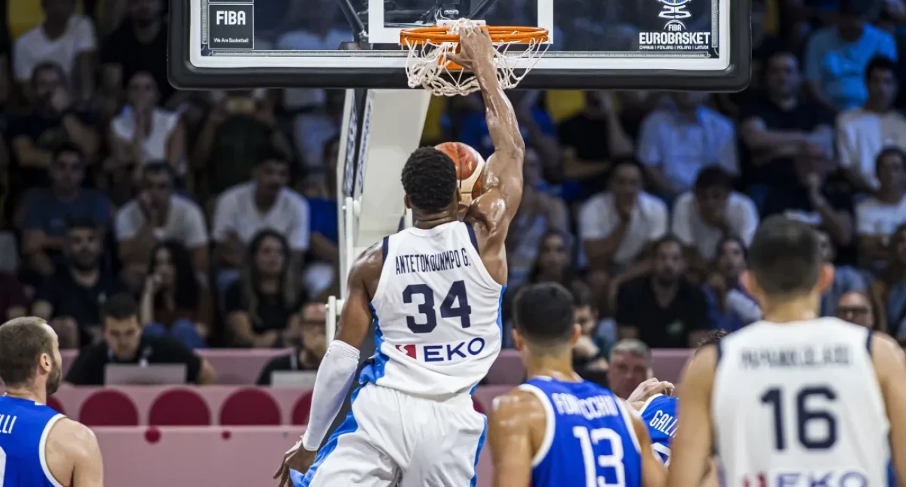 Εμφατικός Γιάννης Αντετοκούνμπο, Πηγή: FIBA