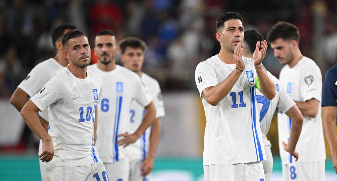 Οι παίκτες της εθνικής μετά το παιχνίδι με την Δανία / Πηγή: Eurokinissi