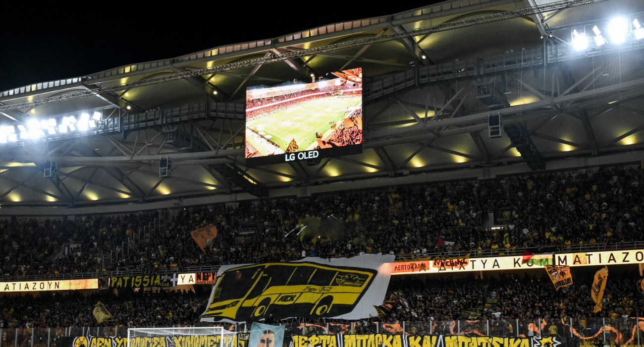 Οι οπαδοί της ΑΕΚ στην Allwyn Arena / Πηγή: Eurokinissi