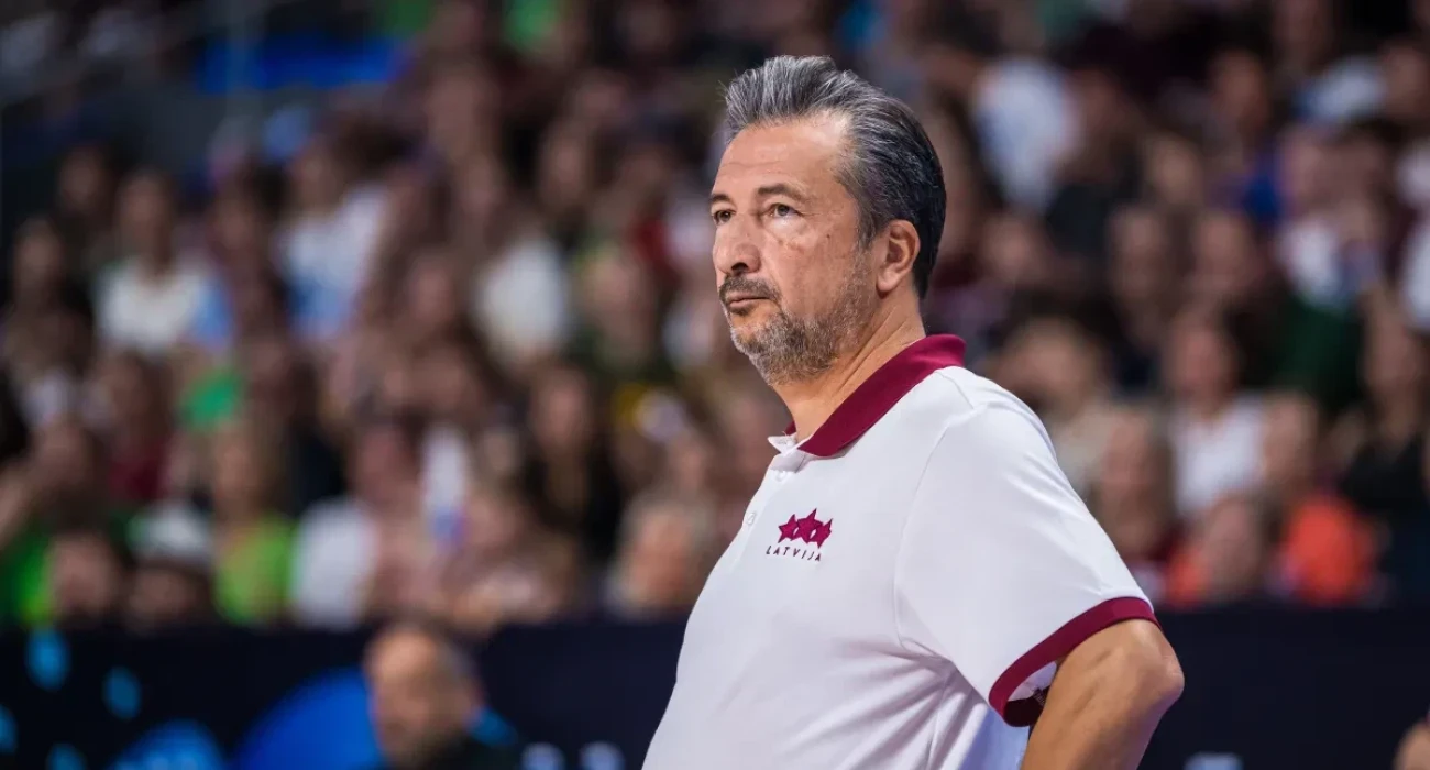 Ο Λούκα Μπάνκι στον πάγκο της Λετονίας, Πηγή: FIBA