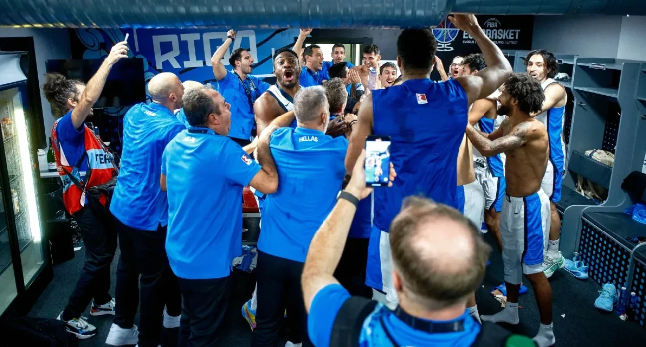 Οι παίκτες της Εθνικής πανηγυρίζουν / Πηγή: FIBA