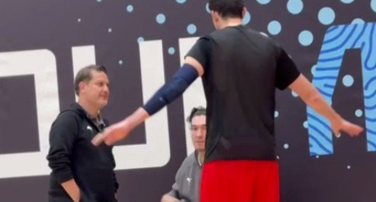 Ο Σανλί μπαίνει μπροστά στο πλάνο για να... κρύψει τον Οσμάν / Screenshot