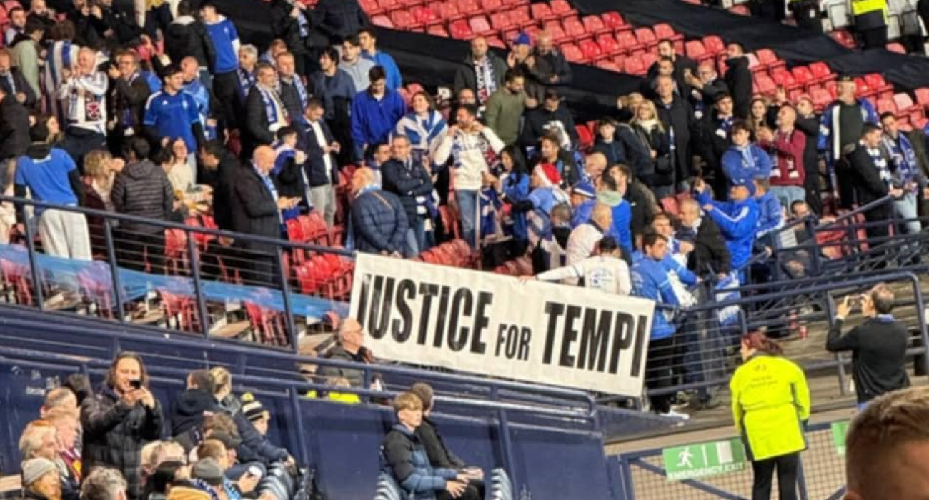 «Justice for Tempi»: Το πανό των Ελλήνων στην Σκωτία (photo)