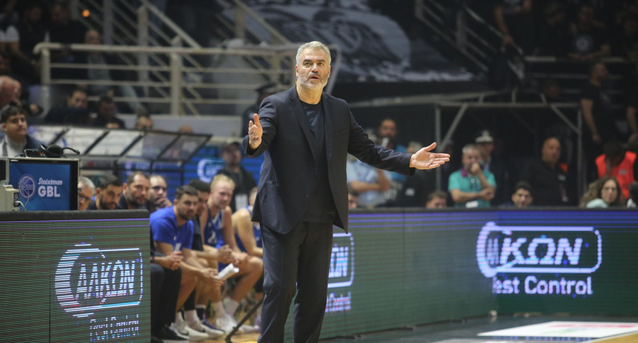Ο Γιώργος Σιγάλας, δίνει οδηγίες στους παίκτες του στο ντέρμπι ΠΑΟΚ - Ηρακλής, Πηγή: Eurokinissi