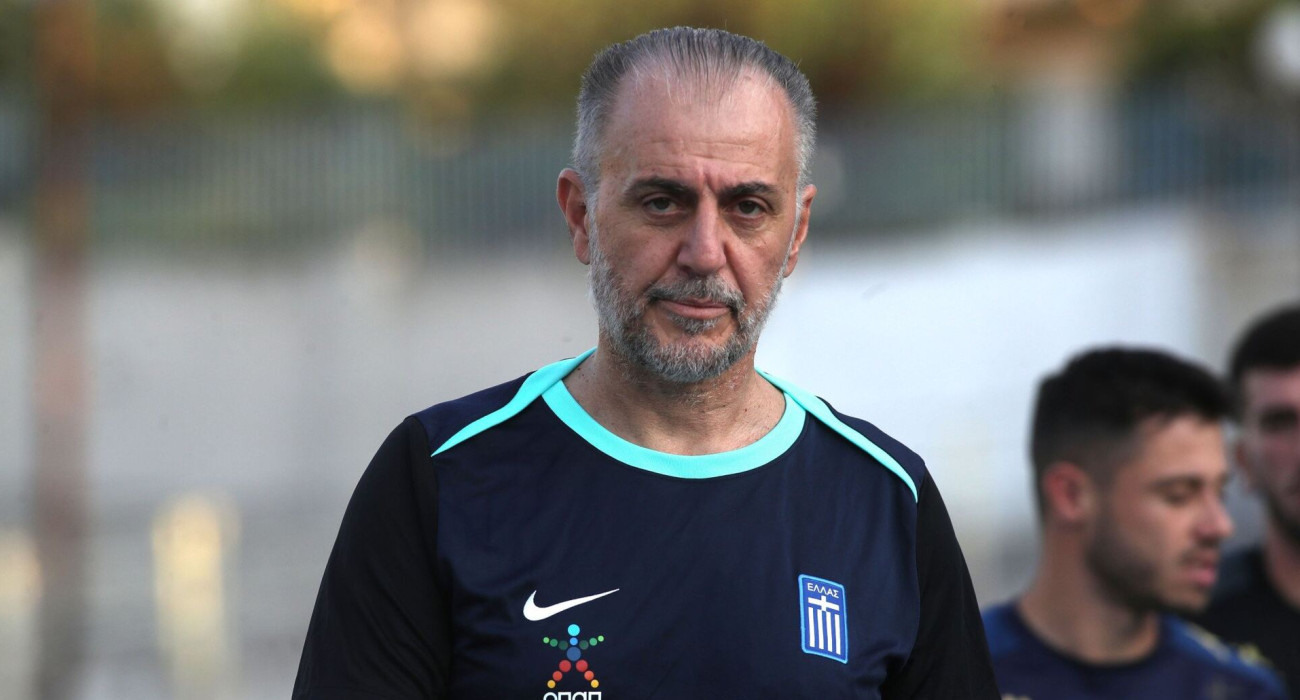 Ο προπονητής της Εθνικής Ελπίδων Γιάννης Ταουσιάνης / Πηγή: Intime