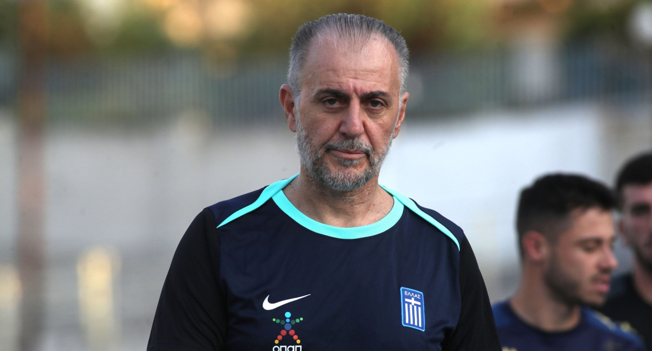 Ο προπονητής της Εθνικής Ελπίδων Γιάννης Ταουσιάνης / Πηγή: Intime