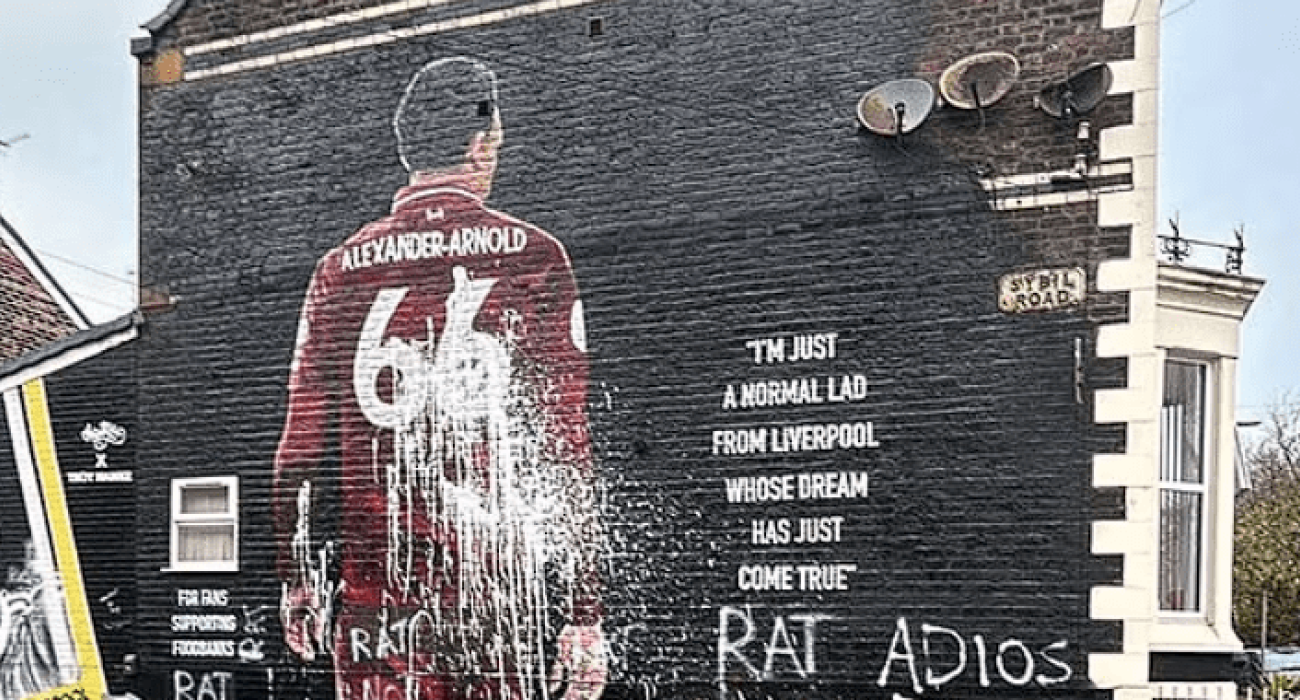 Το γκράφιτι του Τρεντ Αλεξάντερ Άρνολντ / Screenshot (@AnythingLFC_)