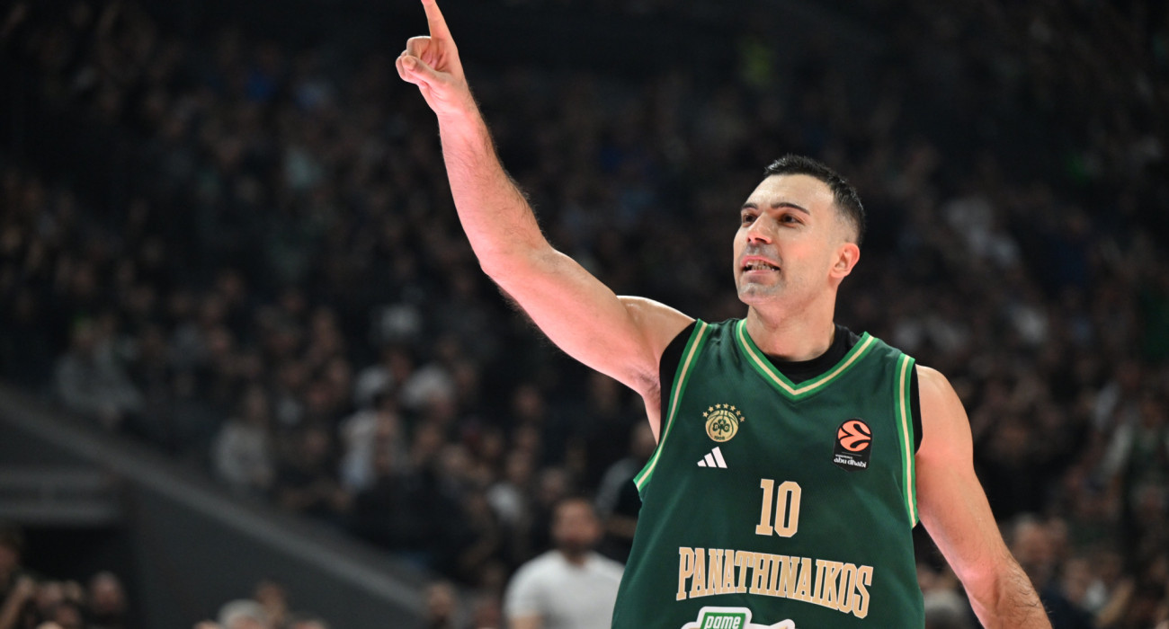 Ο Κώστας Σλούκας πανηγυρίζει στον αγώνα του Παναθηναϊκού με την Παρτιζάν/Βαγγέλης Στόλης