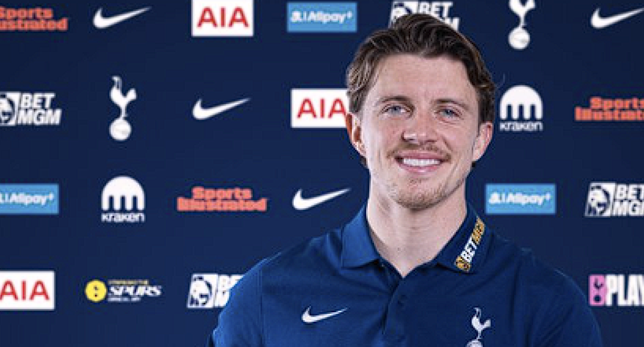 Ο Κόνορ Γκάλαχερ με την φανέλα της Τότεναμ / Screenshot (tottenhamhotspur.com)