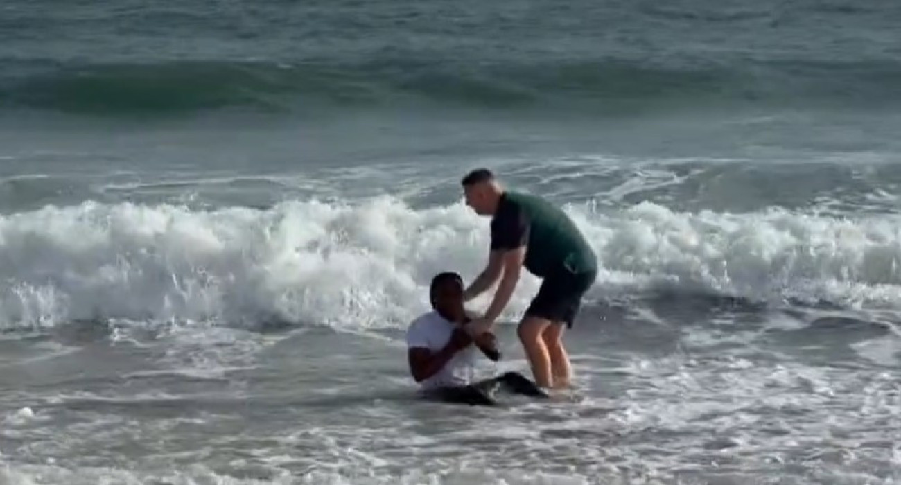Ο Σεμένιο την ώρα της θρησκευτικής πράξης / Screenshot