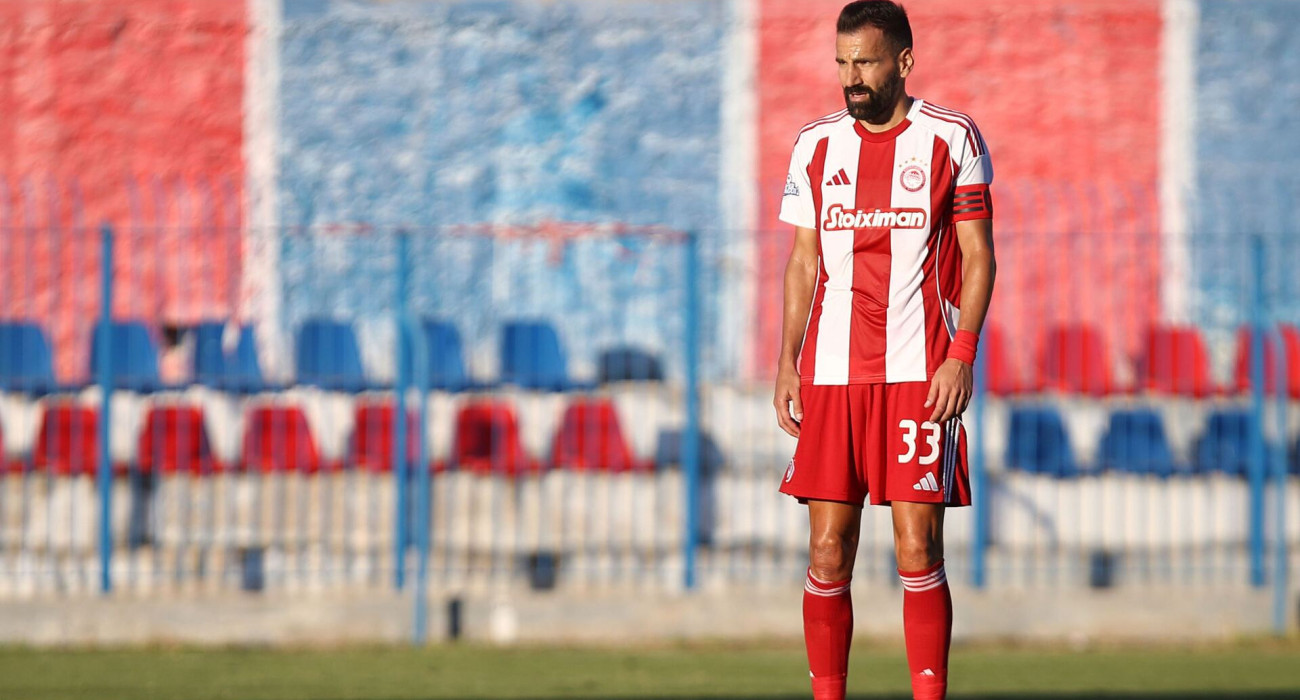 Ο Δημήτρης Σιόβας με τη φανέλα του Ολυμπιακού Β' στο ματς με την Ελλάς Σύρου / Πηγή: Intime