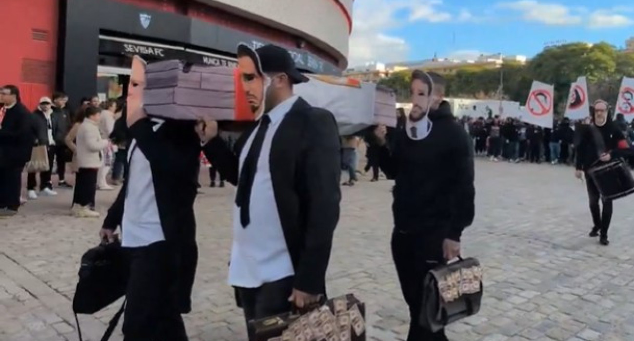 Οι φίλοι της Σεβίλλης... κήδεψαν την ομάδα τους / Screenshot
