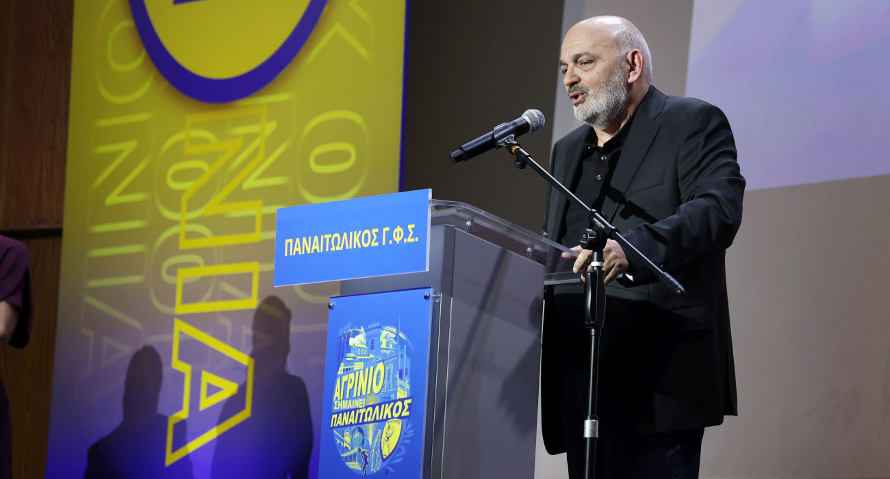 Ο Μάκης Μπελεβώνης στην ομιλία του στην εκδήλωση για τα 100 χρόνια ζωής του Παναιτωλικού / Πηγή: Intime