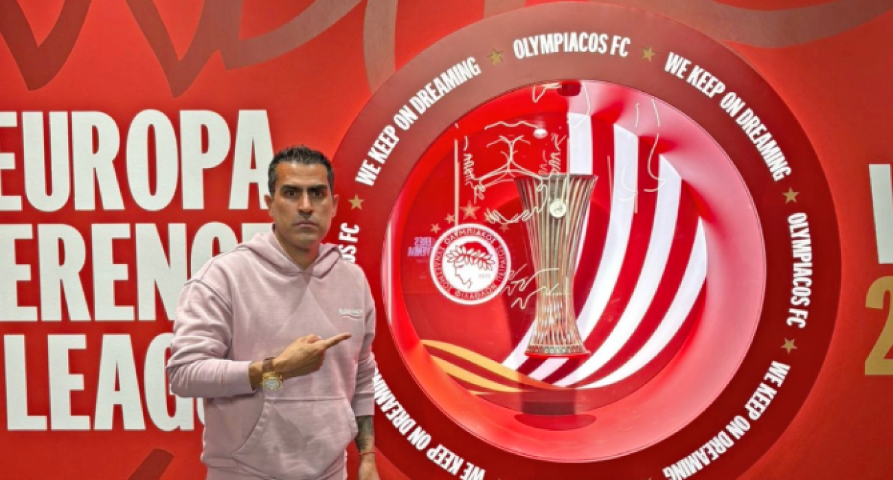 Ο Νέρι Καστίγιο στο μουσείο του Ολυμπιακού / Πηγή: X @Olympiacos FC