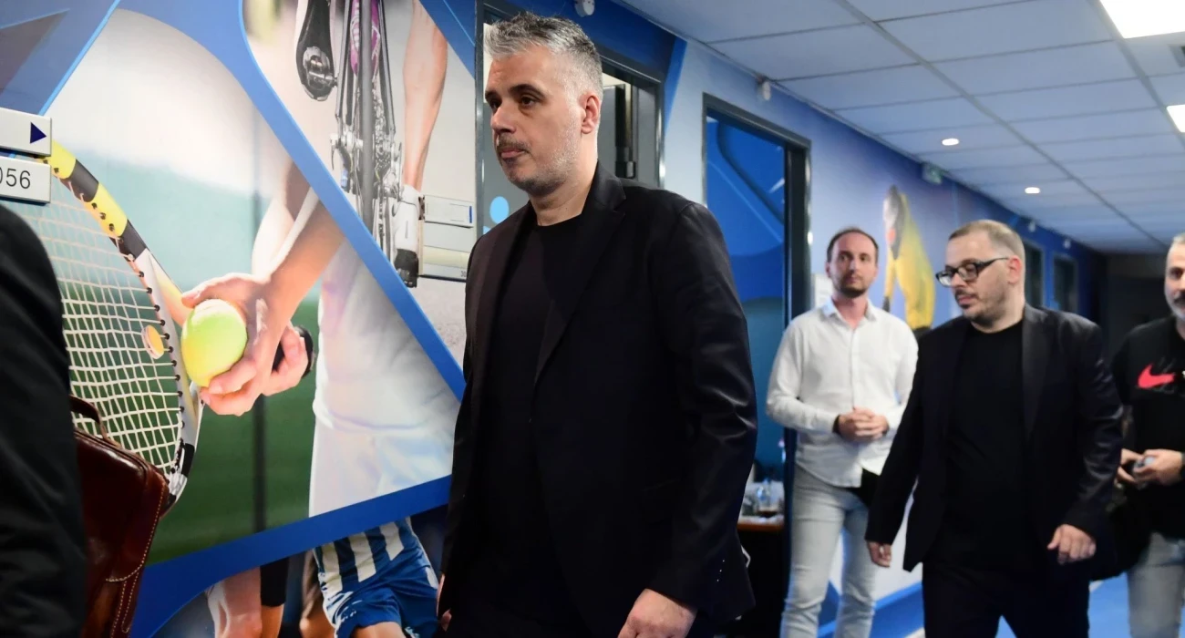 Ο Δημήτρης Κοντός αντέδρασε, μετά τα σχόλια που αφορούσαν στην ανάρτηση της συζύγου του Ρισόν Χολμς / Πηγή: Eurokinissi