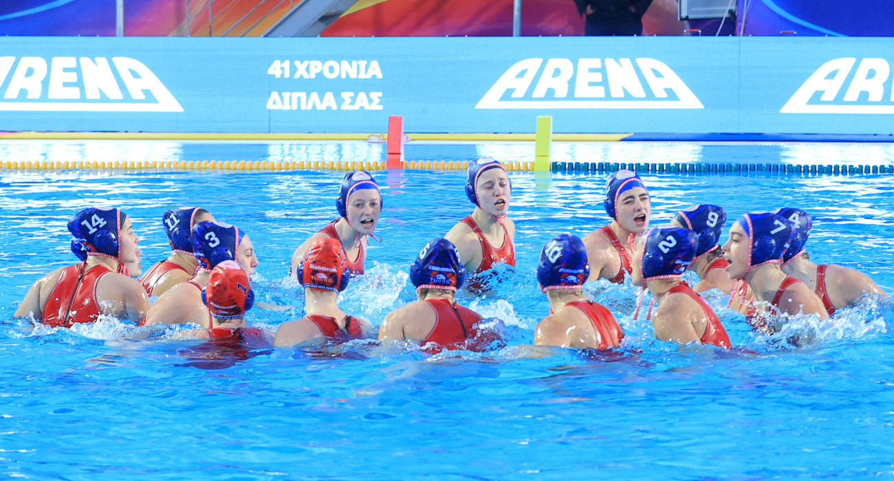 Οι παίκτριες του Ολυμπιακού φωνάζουν πριν ξεκινήσει η αναμέτρηση / Πηγή: Intime