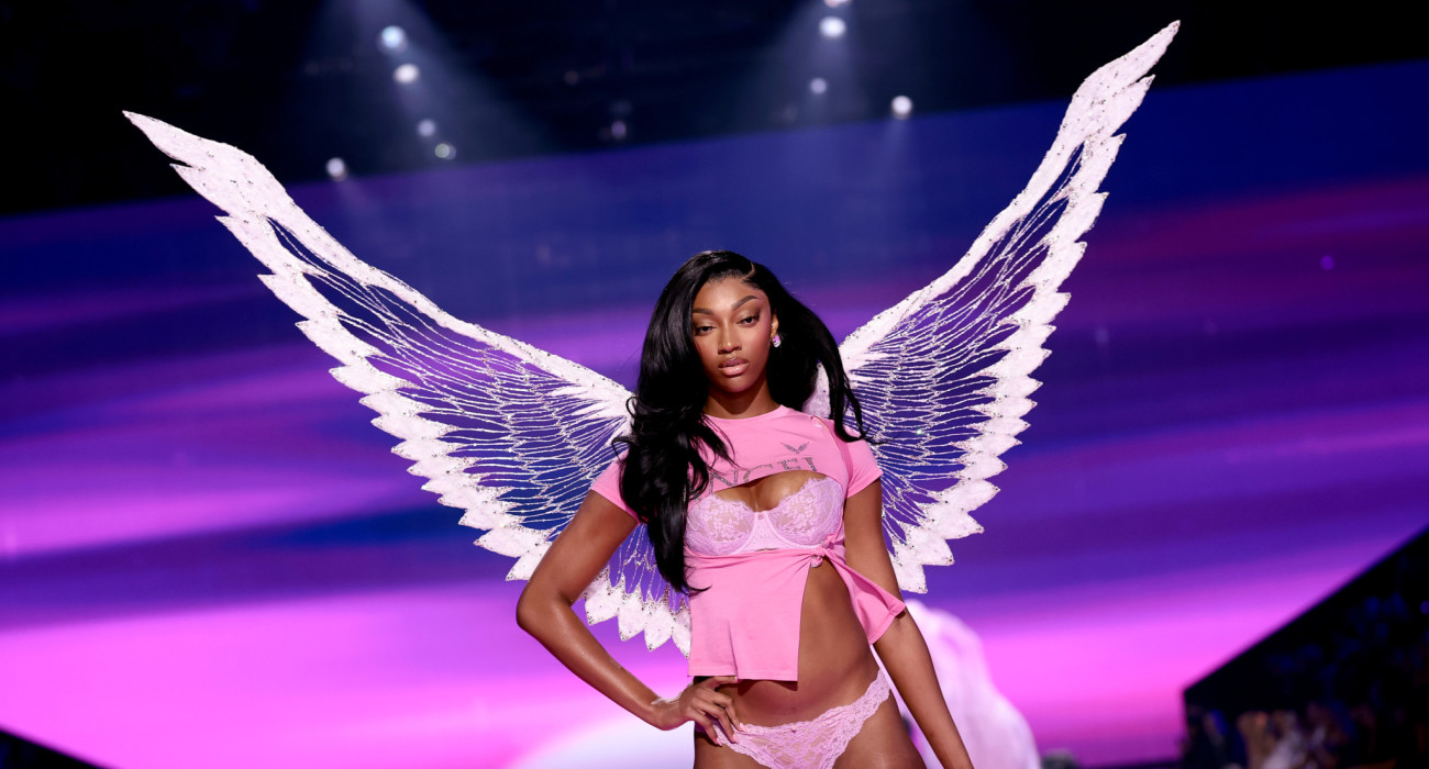 Η Έντζελ Ρις στο Fashion Show της Victoria's Secter τον Οκτωβριο του 2025 / Πηγή: Dimitrios Kambouris / Getty Images