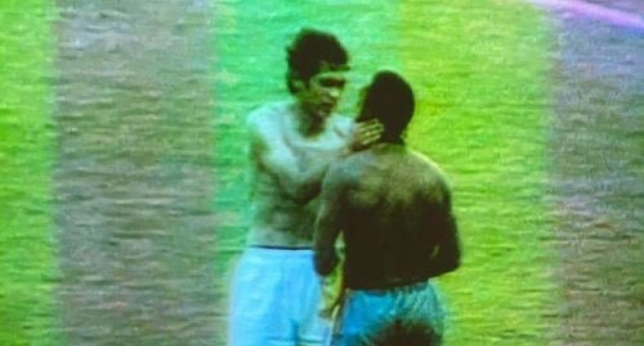 Οταν ο Μιρτσέα Λουτσέσκου αντάλλαξε φανέλα με τον Πελέ / Screenshot