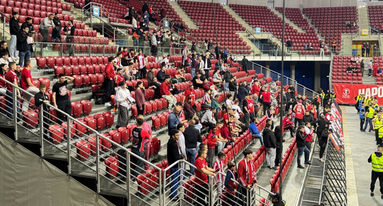 Ο κόσμος του Ολυμπιακού καταφθάνει στην «Arena 8888»