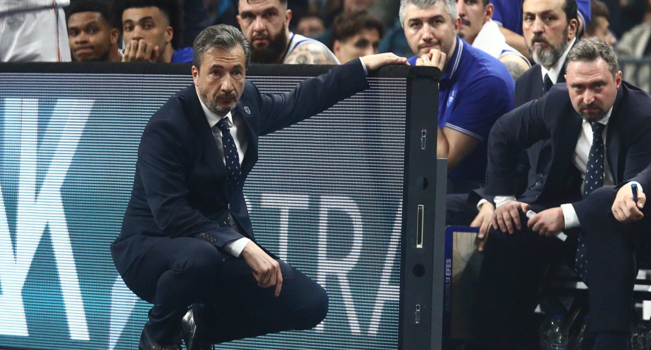 Κίνηση... τακτικής: Ο Μπάνκι το ξανάκανε και πριν από αγώνα κόντρα στον Ολυμπιακό