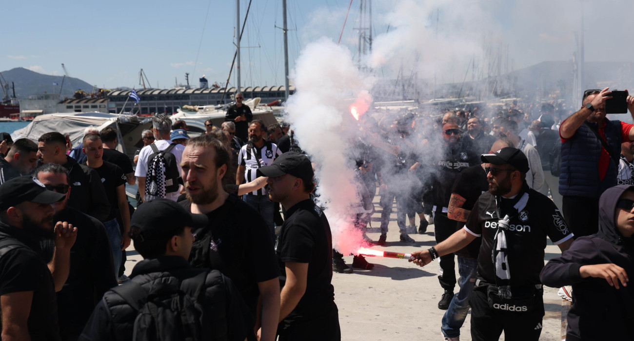 «Ασπρόμαυρη» η παραλία του Βόλου από φίλους του ΠΑΟΚ και του ΟΦΗ