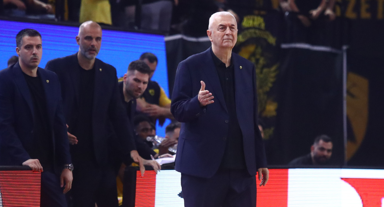 Ο Ντράγκαν Σάκοτα στην αναμέτρηση της ΑΕΚ με τον Ολυμπιακό / πηγή: eurokinissi