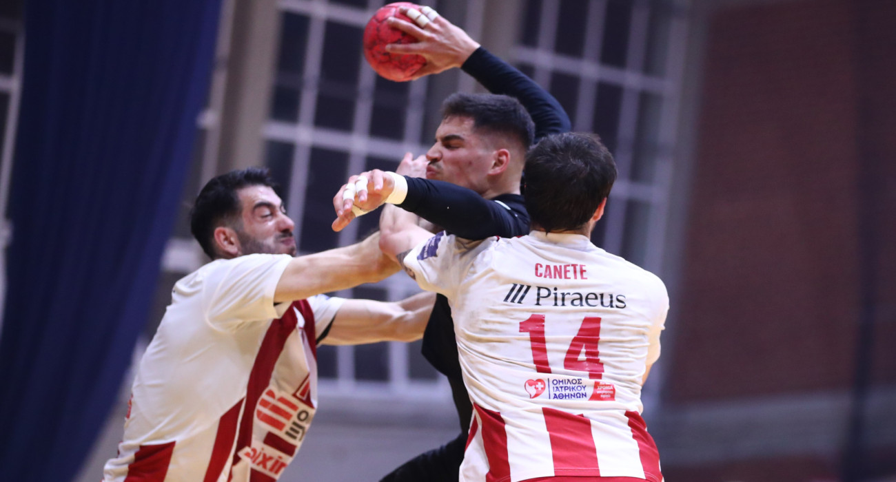 Στιγμιότυπο από το ΑΕΚ-Ολυμπιακός για τη Handball Premier / Πηγή: Intime