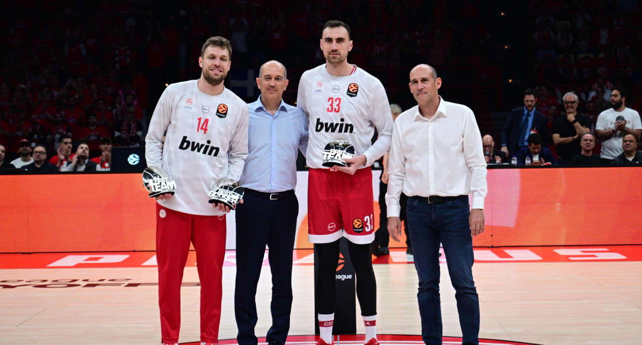 Αποθέωση και βράβευση στο ΣΕΦ για τον MVP Βεζένκοφ και τον Μιλουτίνοφ