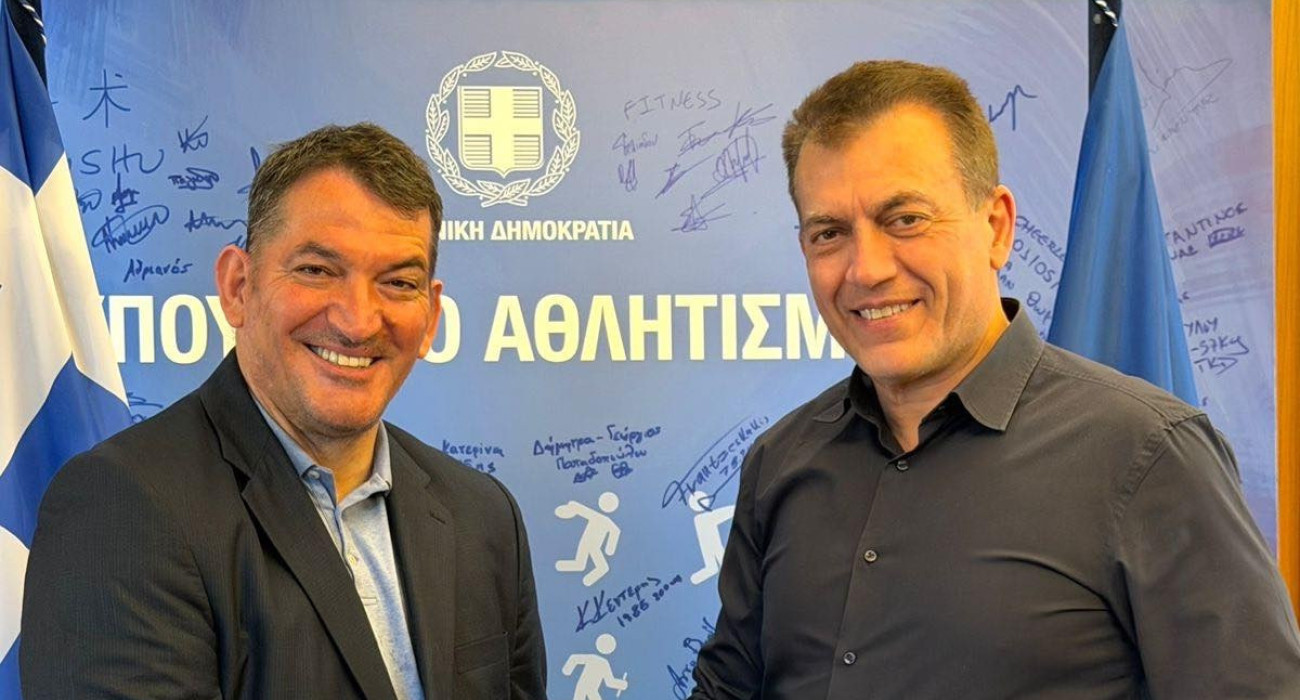 Ο Πύρρος Δήμας με τον Γιάννη Βρούτση στην ΓΓΑ / Screenshot
